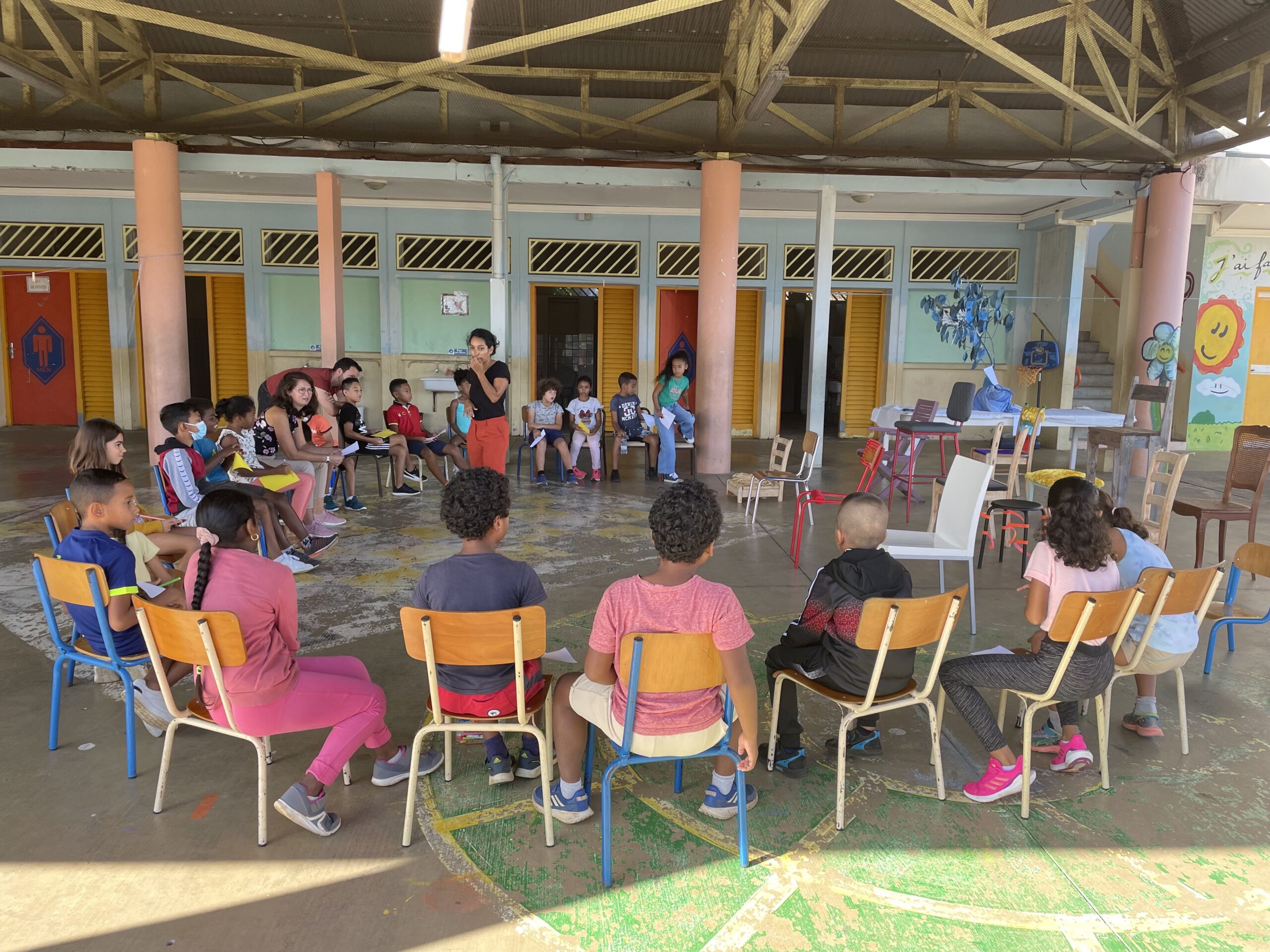 Un.e artiste à l’école : résidence artistique en milieu scolaire